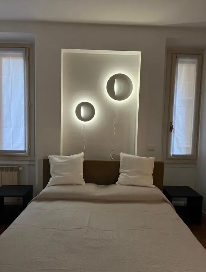 Casa Vercelli Delizioso Bilocale Moderno Nella Vecchia Milano 0*,  Olaszország